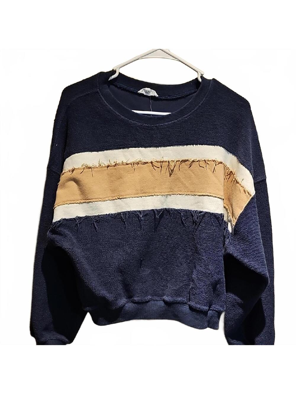 Aemi + Co crewneck sweater - size M.
